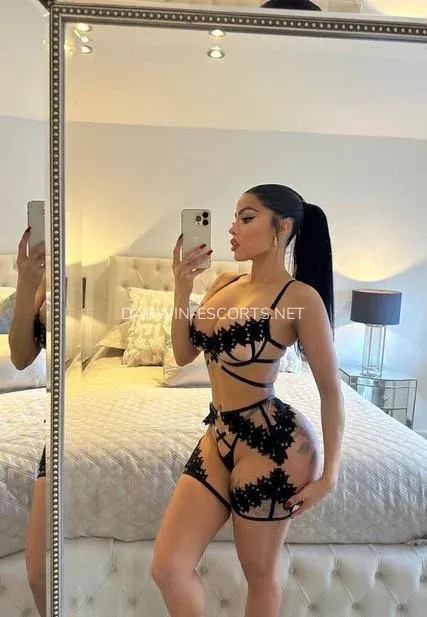 Darwin escorts Siv — 3