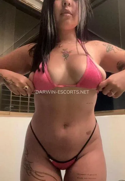 Darwin escorts Felicia — 3