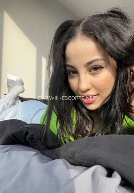 Darwin escorts Kimberly — 4