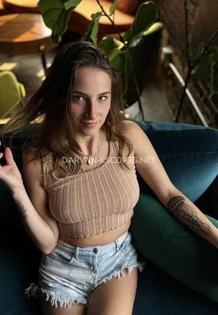 Darwin escorts Amelia — 6