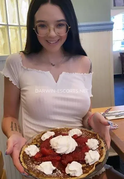 Darwin escorts Malin — 3