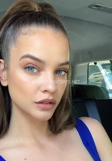 Darwin escorts Anette — 1