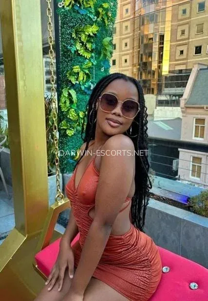 Darwin escorts Oriana — 1