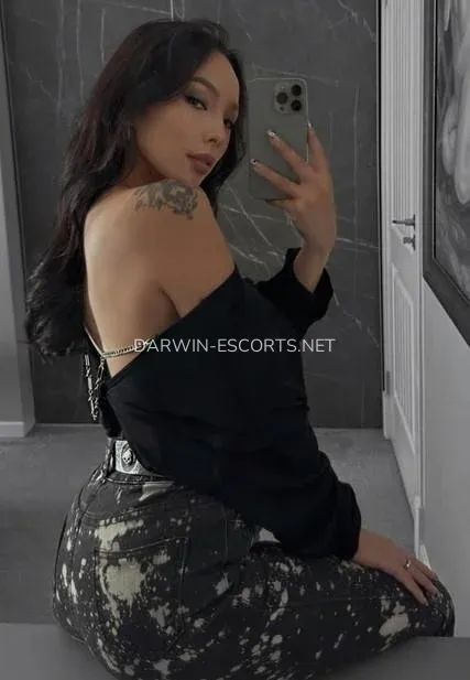 Darwin escorts Berit — 8