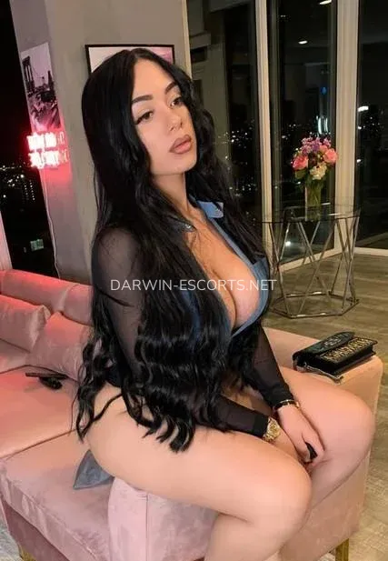 Darwin escorts Agata — 1