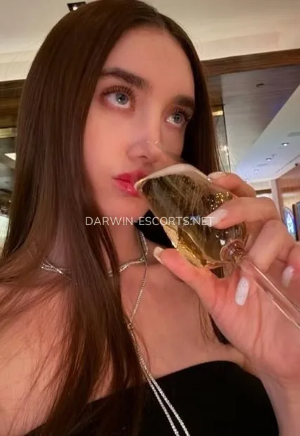 Darwin escorts Elisabeth — 2