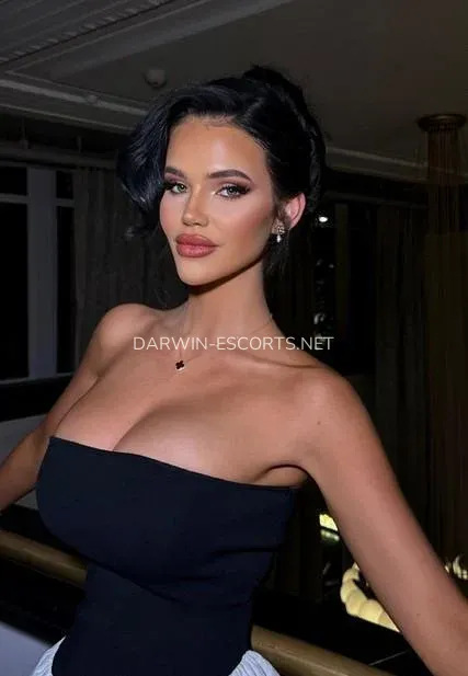 Darwin escorts Tecla — 7