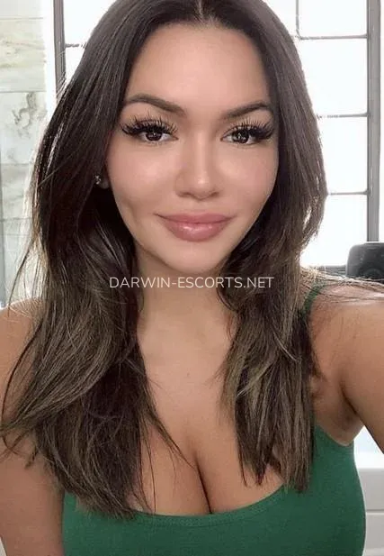 Darwin escorts Viktoria — 3