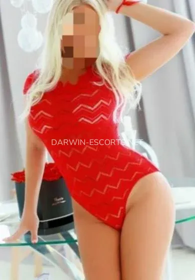 Darwin escorts Graciela — 4