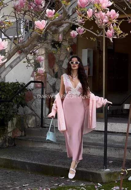 Darwin escorts Astrid — 4