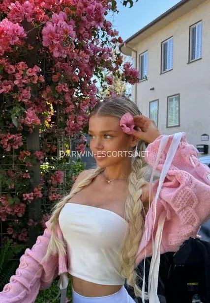 Darwin escorts Linda — 5