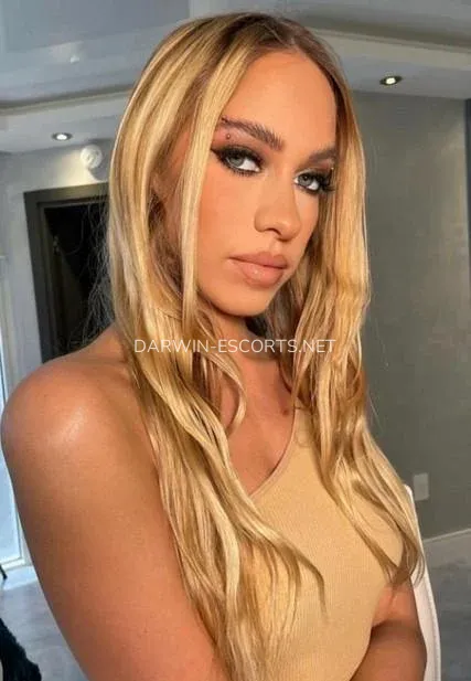Darwin escorts Klara — 3