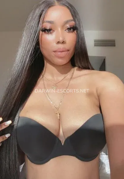 Darwin escorts Maja — 4