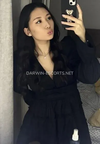 Darwin escorts Siv — 6