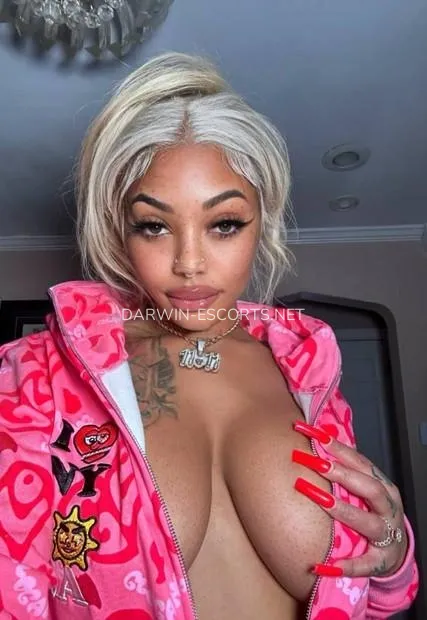 Darwin escorts Anette — 2