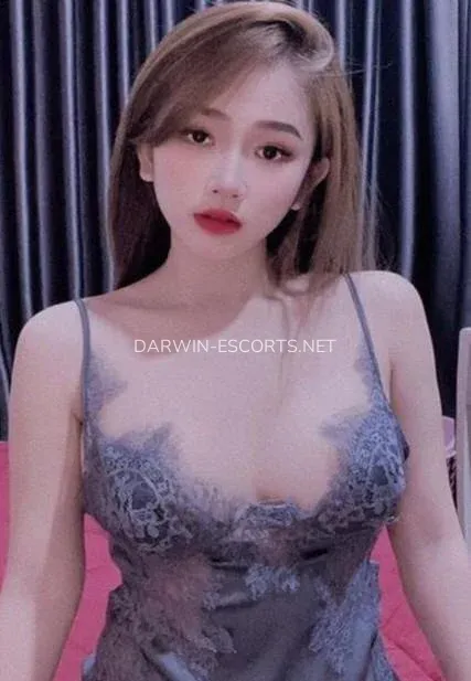 Darwin escorts Juliana — 3