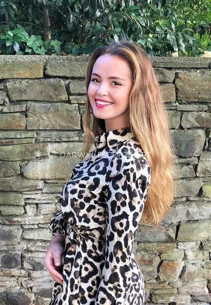 Darwin escorts Annabelle — 1
