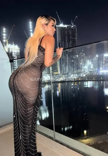 Darwin escorts Ingegerd — 3