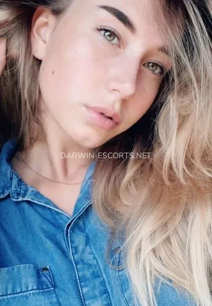 Darwin escorts Molly — 5