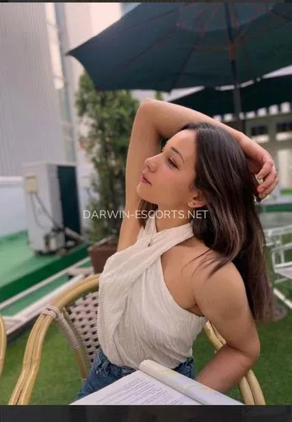 Darwin escorts Violante — 5