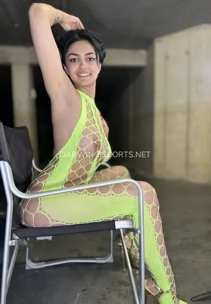 Darwin escorts Åsa — 8