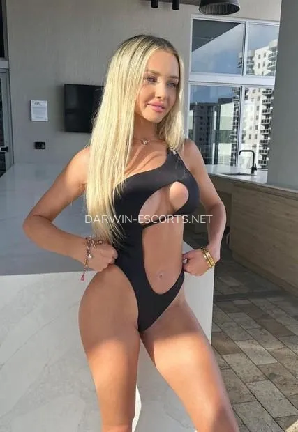 Darwin escorts Margareta — 2