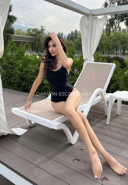 Darwin escorts Elisabeth — 8